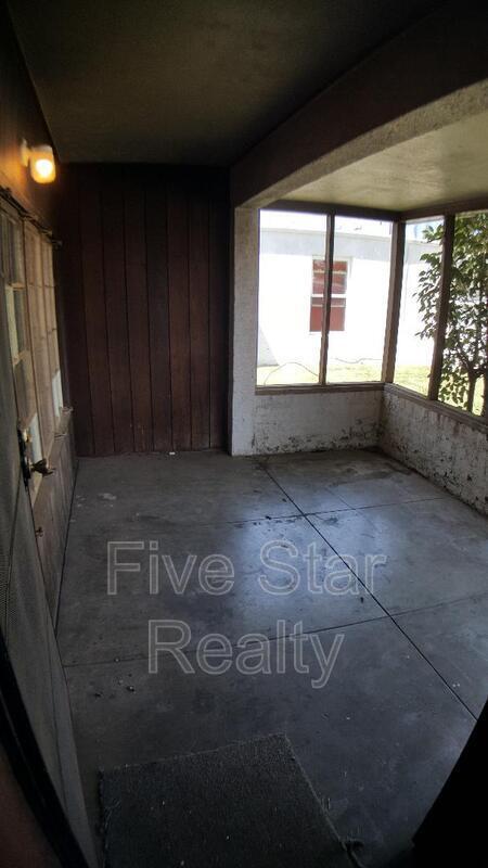 Building Photo - 1220 Blue St