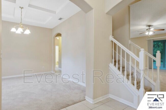 Building Photo - 14 Rymsen Ln