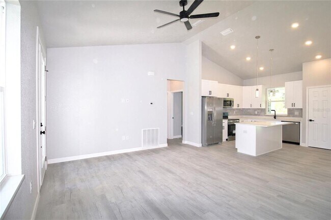 Building Photo - 4000 Garienda Ave