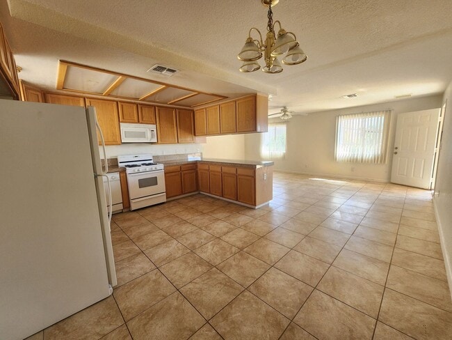 Building Photo - Beautiful 2 Bedroom Home