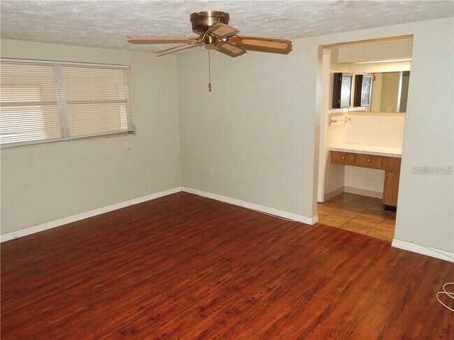 Building Photo - 5702 Moog Rd