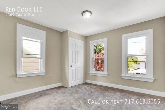 Building Photo - 2369 Canby St