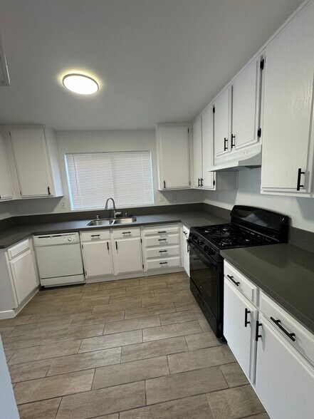 Building Photo - 366 Samsara Ct
