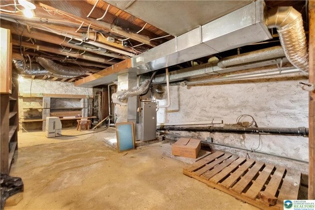 Building Photo - 321 W Babbitt Ave