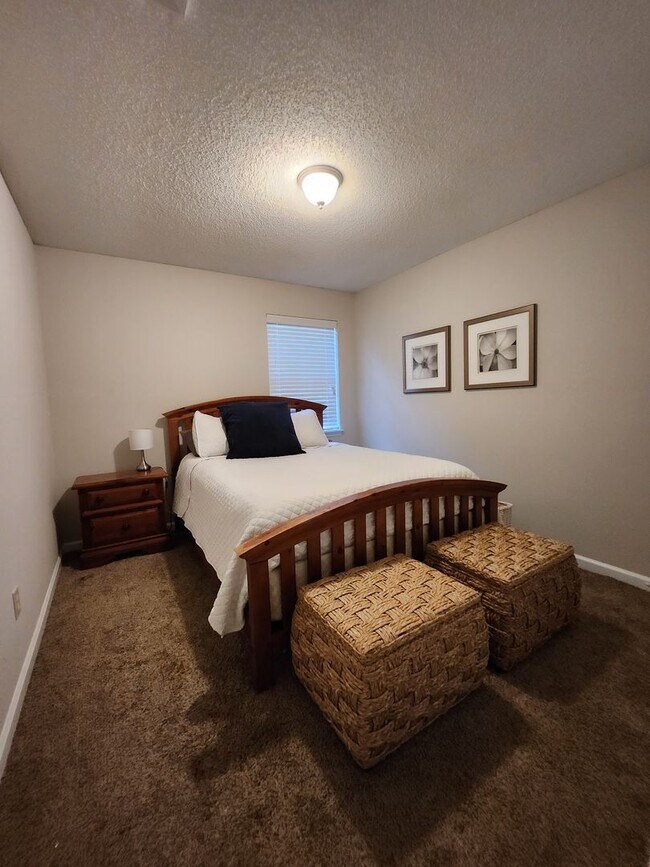 Building Photo - Charming 3 bedroom house near buck lake fo...