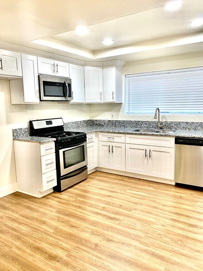 #1 - 2456 Arizona Ave