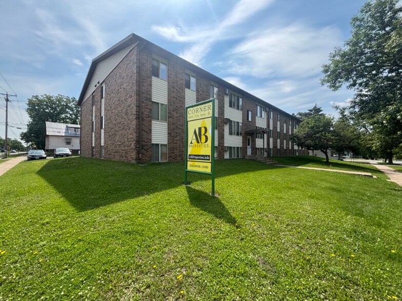 Primary Photo - 900 7th Ave S
