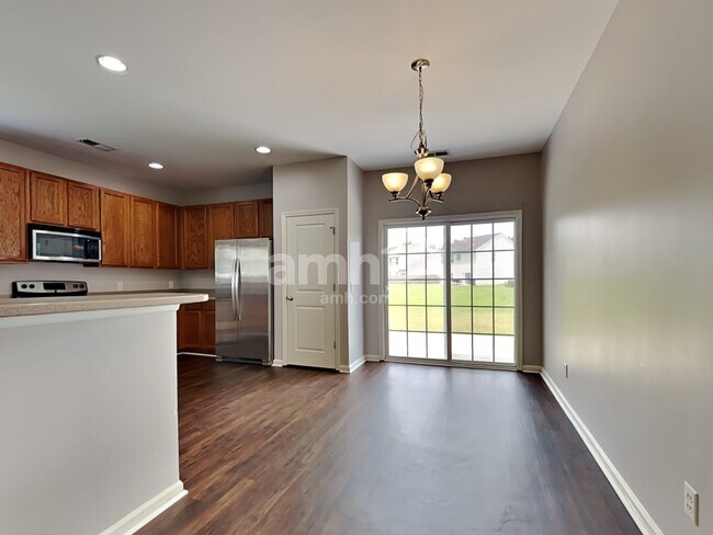 Building Photo - 621 English Oak Cir