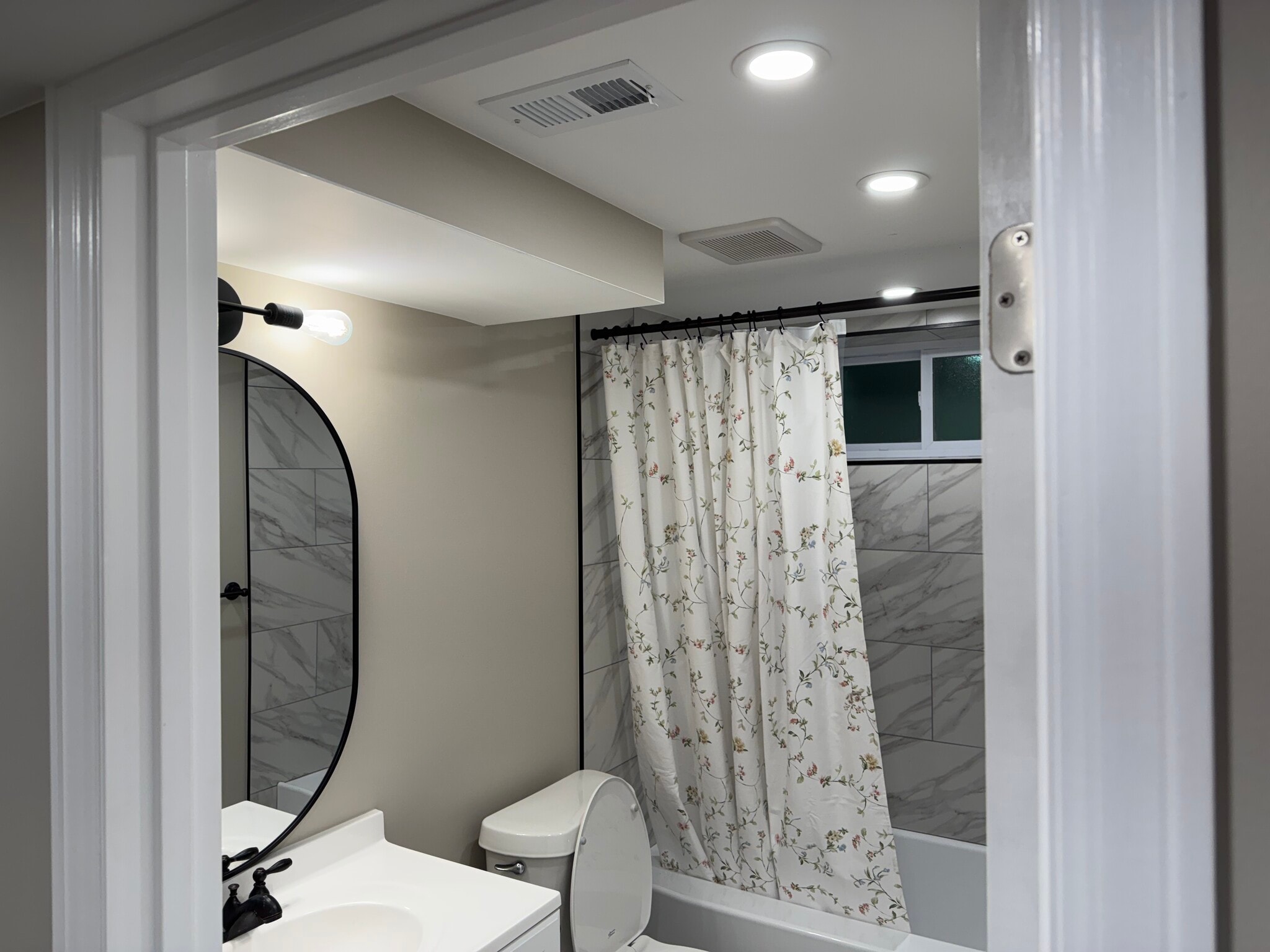 Building Photo - 8361 Circle Dr