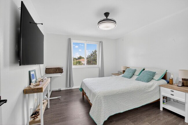 Building Photo - 3943 Westchester Way