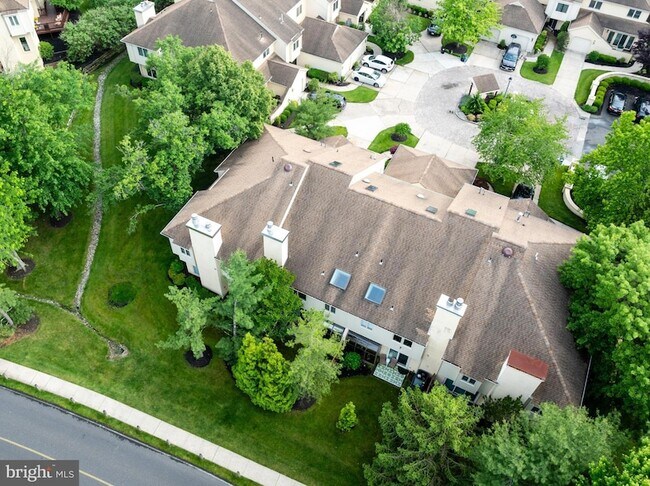 Building Photo - 1410 Chanticleer
