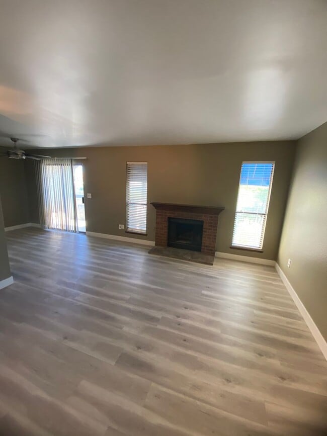 Building Photo - AMERICANA Property Mgmt - Downstairs 2 Beds condo in Spring Valley