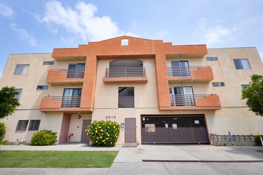 Building Photo - 4619 Rosewood Ave