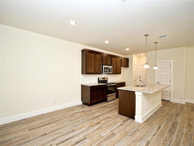 Building Photo - 408 Parkline Dr
