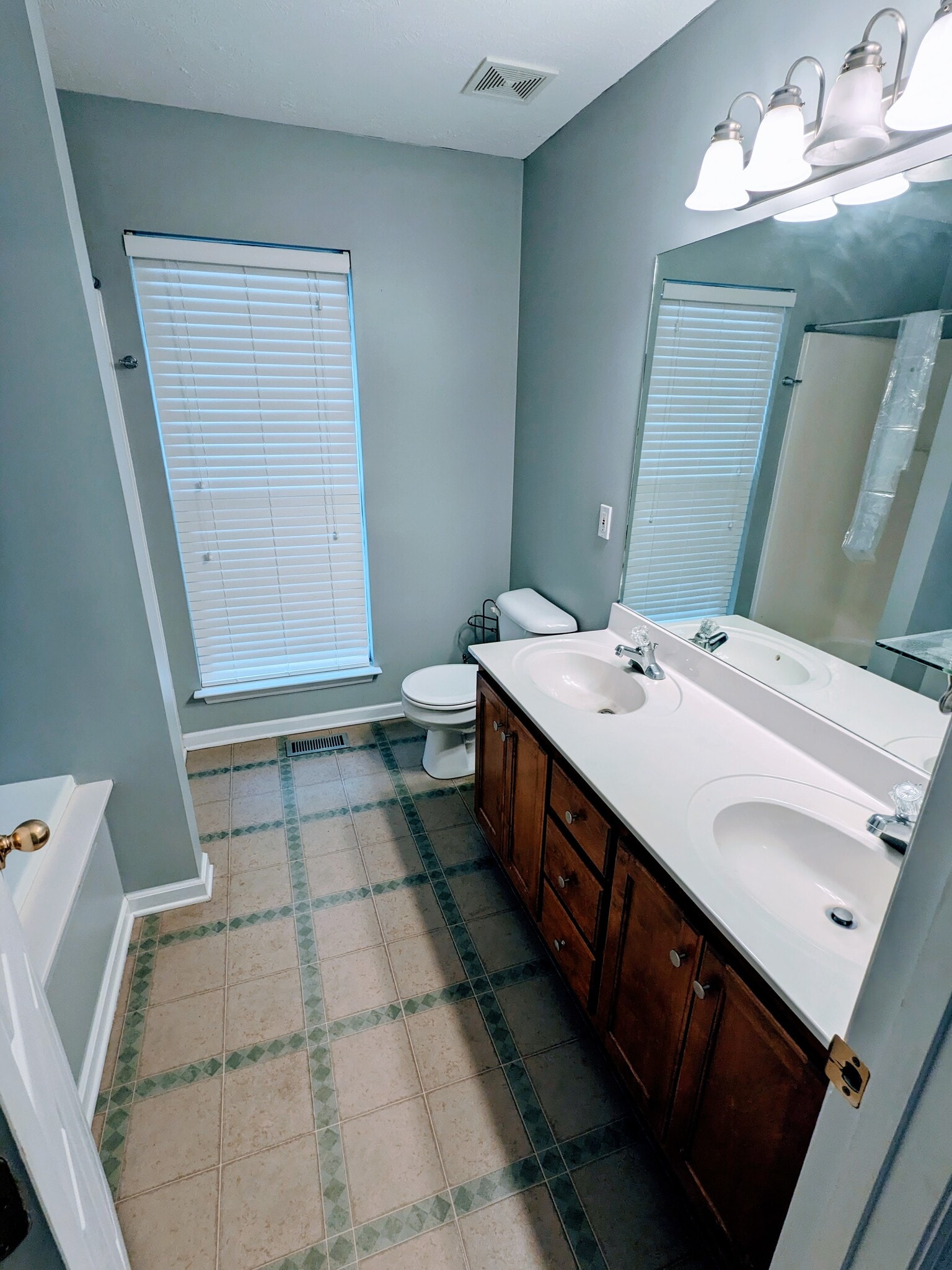 Master Bath - 506 Johnstown Dr