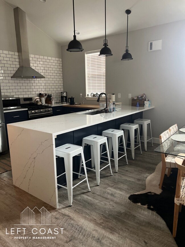 Building Photo - 4154 SE Inlet Ave