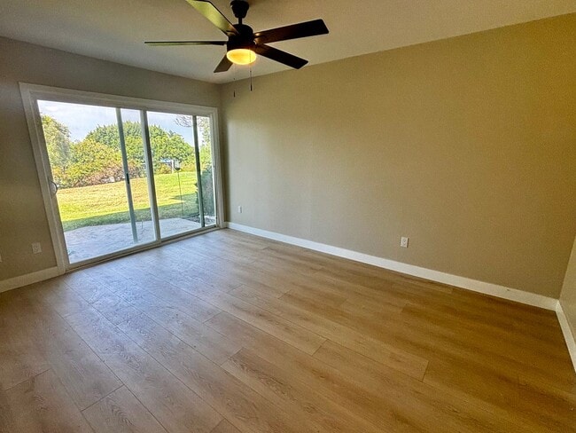 Building Photo - Remodeled 3 bed 2 bath townhome in Friars ...