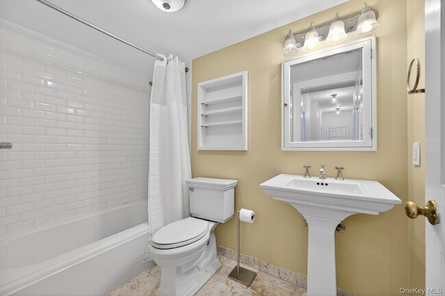 Building Photo - 4 Parkview Ter