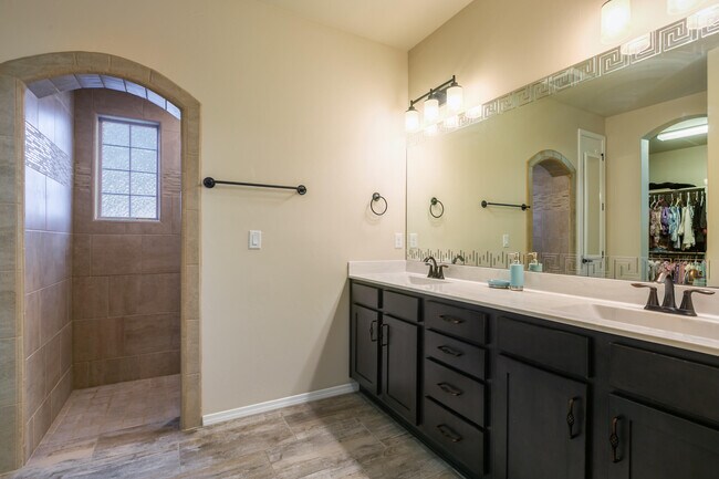 Building Photo - 6936 Dusty Dr NE