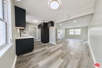 Building Photo - 582 Venice Blvd.