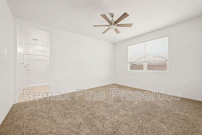 Building Photo - 1566 E Fletcher Dr