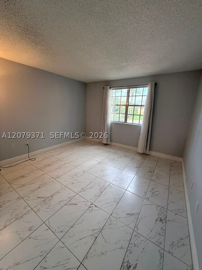 Building Photo - 1281 SW 46th Ave