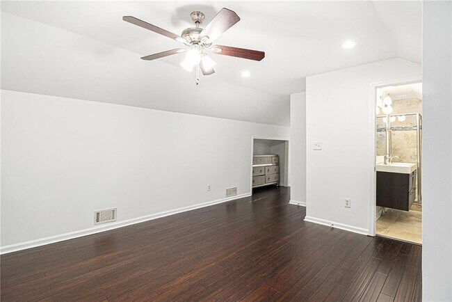 Building Photo - 1719 Flat Shoals Rd SE