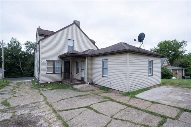 Building Photo - 31 Cedar Ave