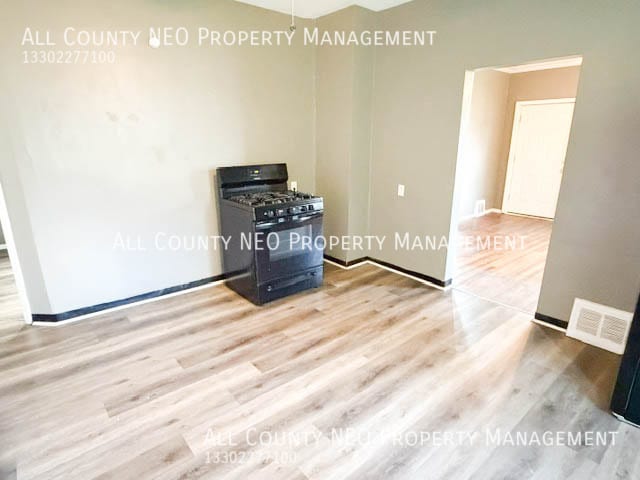 Building Photo - 13305 Durkee Ave
