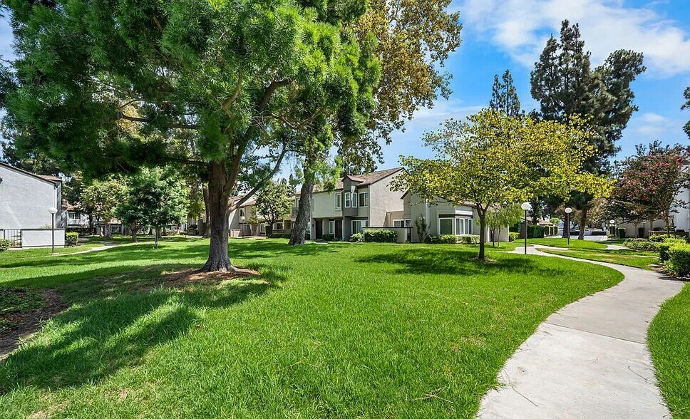 Building Photo - 16429 Westbrook Ln