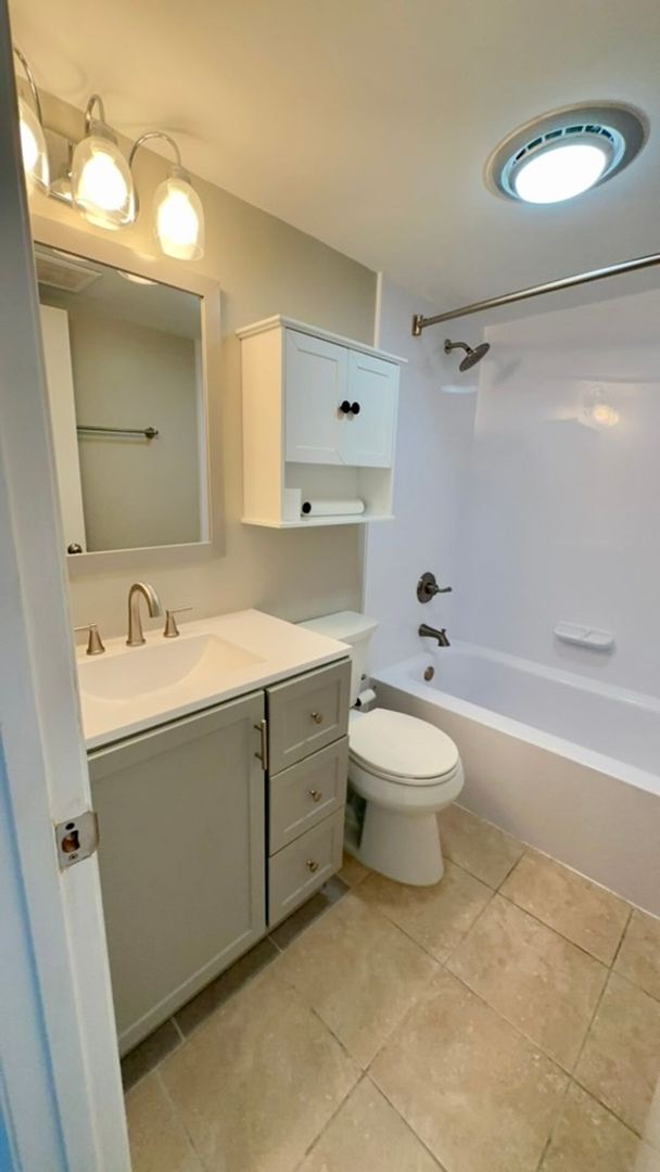 Building Photo - Newly Renovated Condo Located In Highly Desirable Area Of Forest Acres!