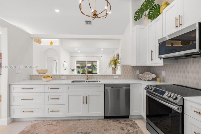 Building Photo - 15465 Lake Magnolia Pl