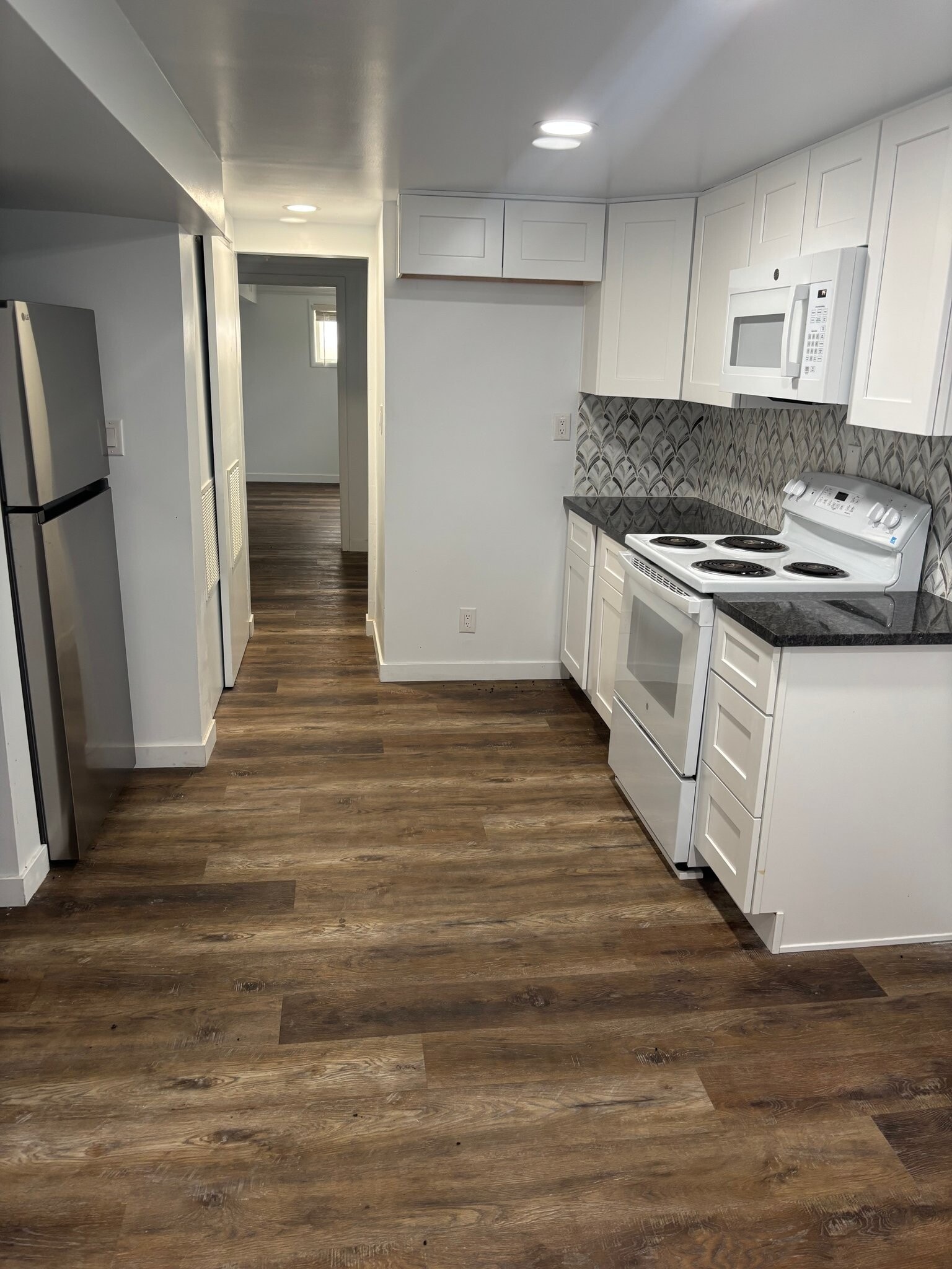 Building Photo - 1285 N 900 E