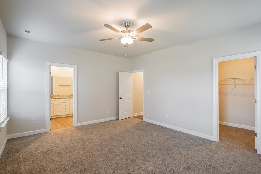 Building Photo - 3521 Quintana Dr