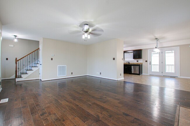 Building Photo - Pet Friendly Three Bedroom with Bonus!