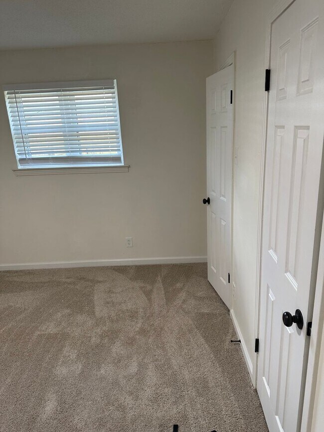 Building Photo - Charming 2BR Duplex in Memphis