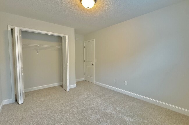 Building Photo - AVAILABLE NOW! (Pet Friendly)