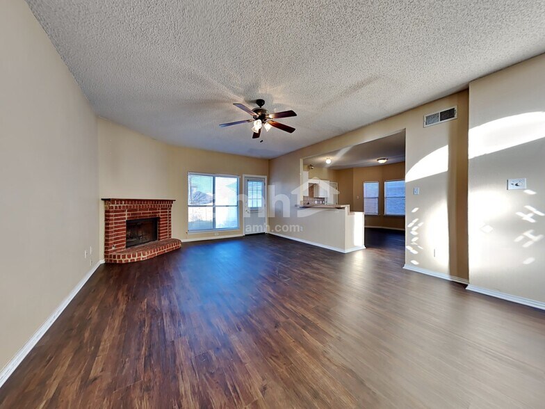 Building Photo - 2101 Flamingo Dr