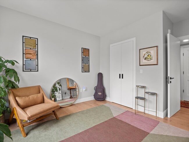 Building Photo - 9 Central St