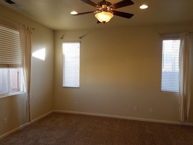 Building Photo - Spacious Single-Story Gem with 4 bedroom, 2 bathroom Near Damonte Ranch!