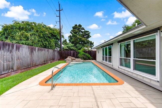 Building Photo - 7023 Brockington Dr