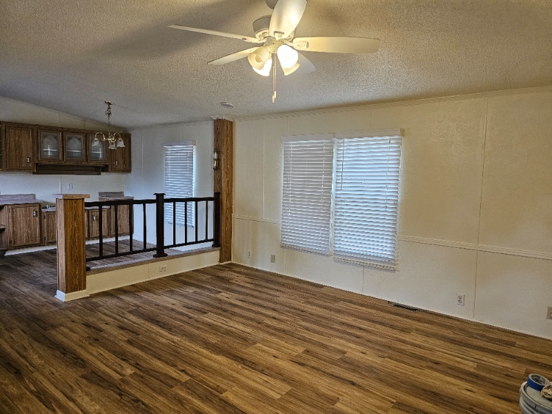 Building Photo - 217 W Fairlane Dr