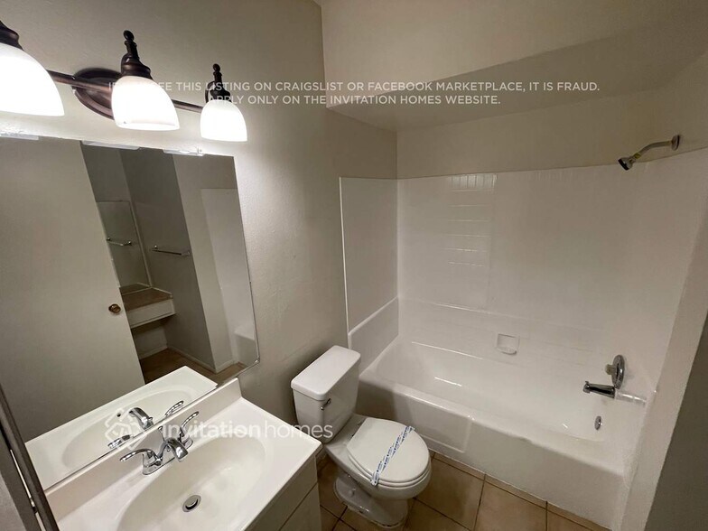 Building Photo - 8831 N 37th Dr