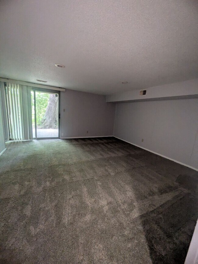 Building Photo - Charming 2bd  1.5ba home in South KC