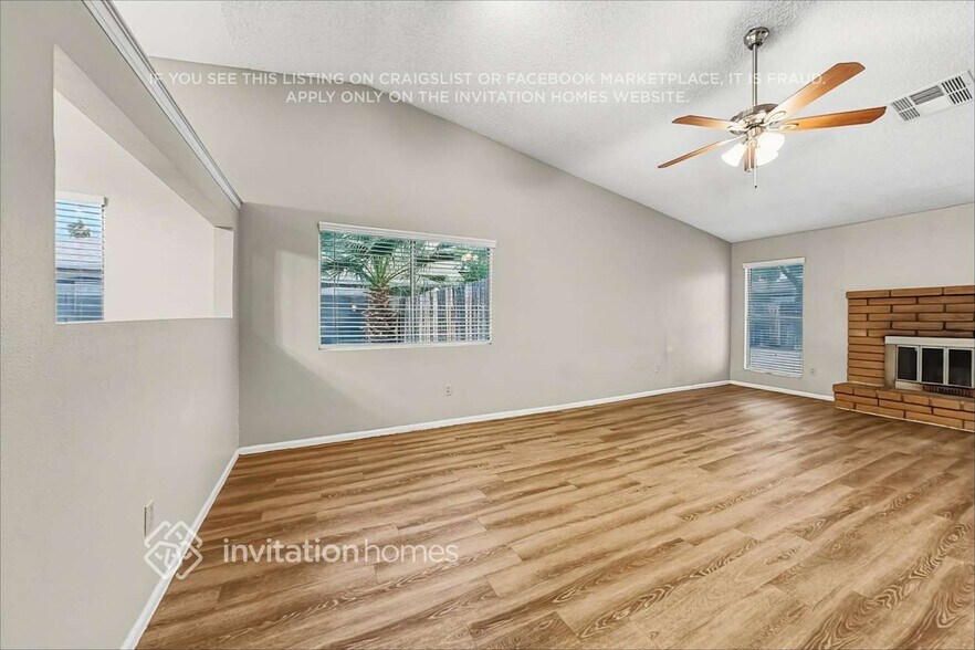 Building Photo - 1615 W Curry Dr