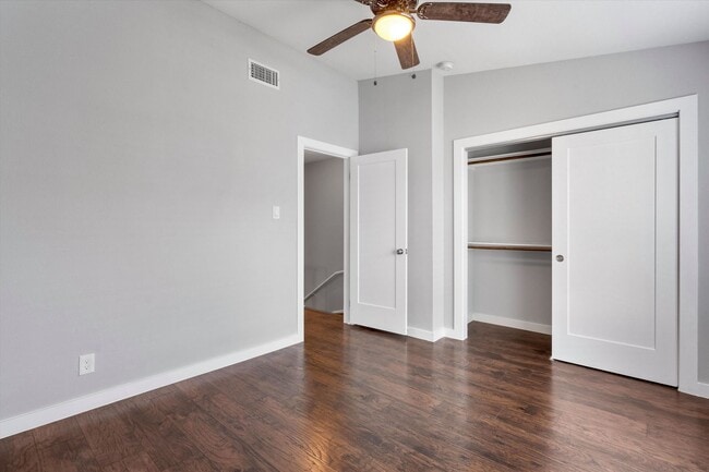 Building Photo - 3810 Southway Dr