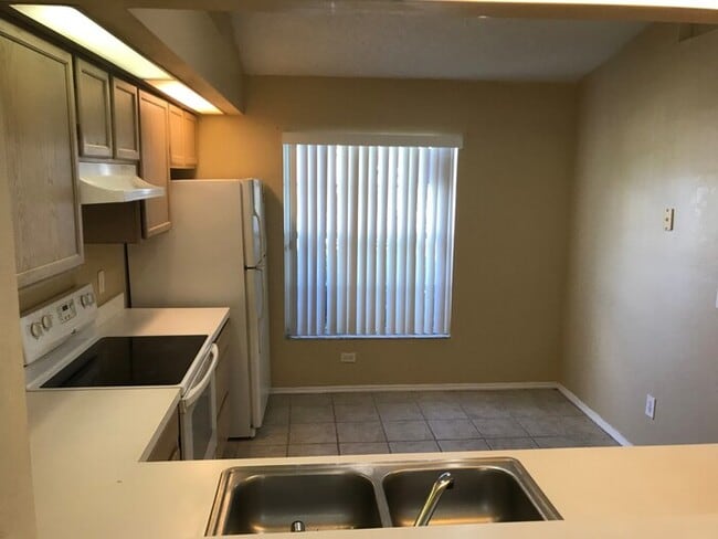 Building Photo - Don’t miss this beautiful 3-bedroom, 2-bat...