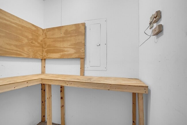 Building Photo - 200 Market St