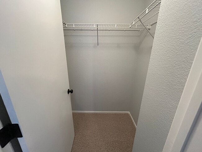 Building Photo - Gated Townhome 3-Bedrooms 2.5-Bathrooms!