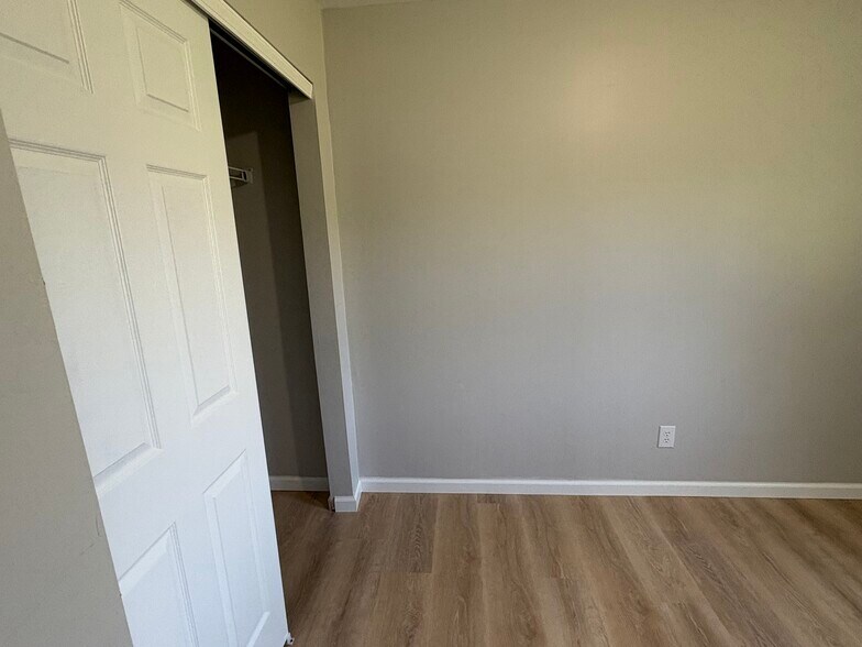 Building Photo - 663 Gibbard Ave